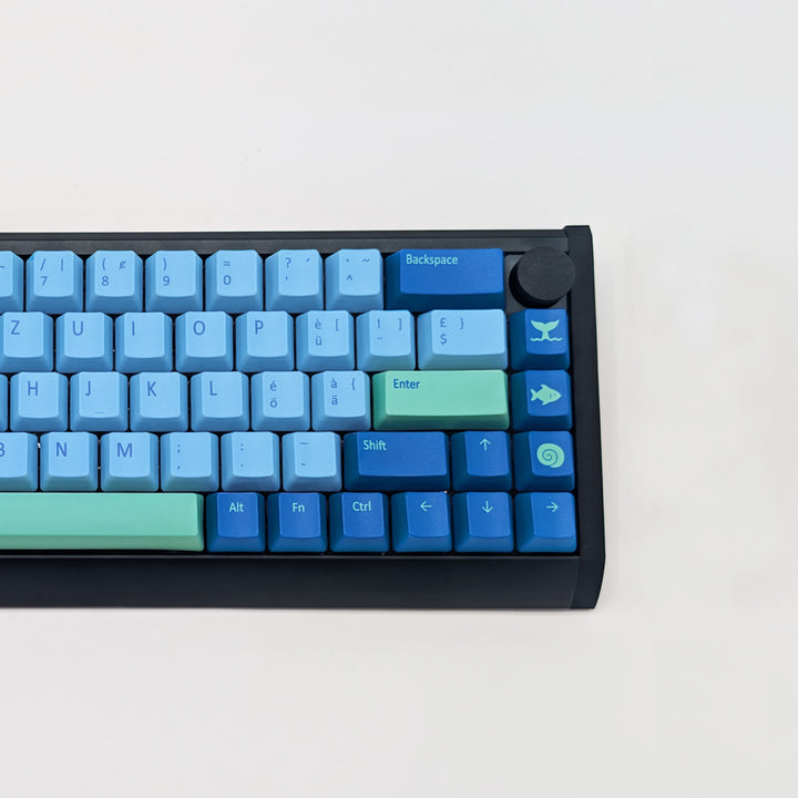 DEEP SEA QWERTZ PBT keycaps on a mechanical keyboard, featuring OEM profile keys with Light Blue, Blue and Mint Green Keycaps