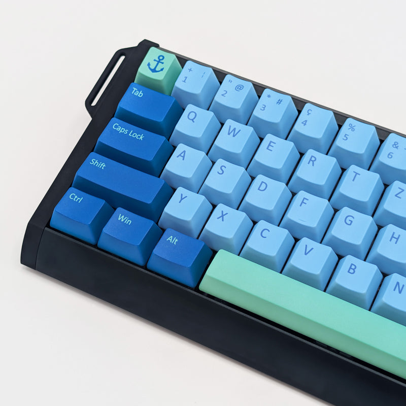 DEEP SEA QWERTZ PBT keycaps on a mechanical keyboard, featuring OEM profile keys with Light Blue, Blue and Mint Green Keycaps